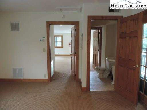 Image number 2 for the current listing