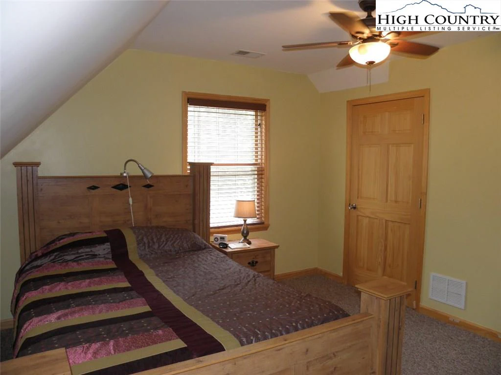 Image number 3 for the current listing