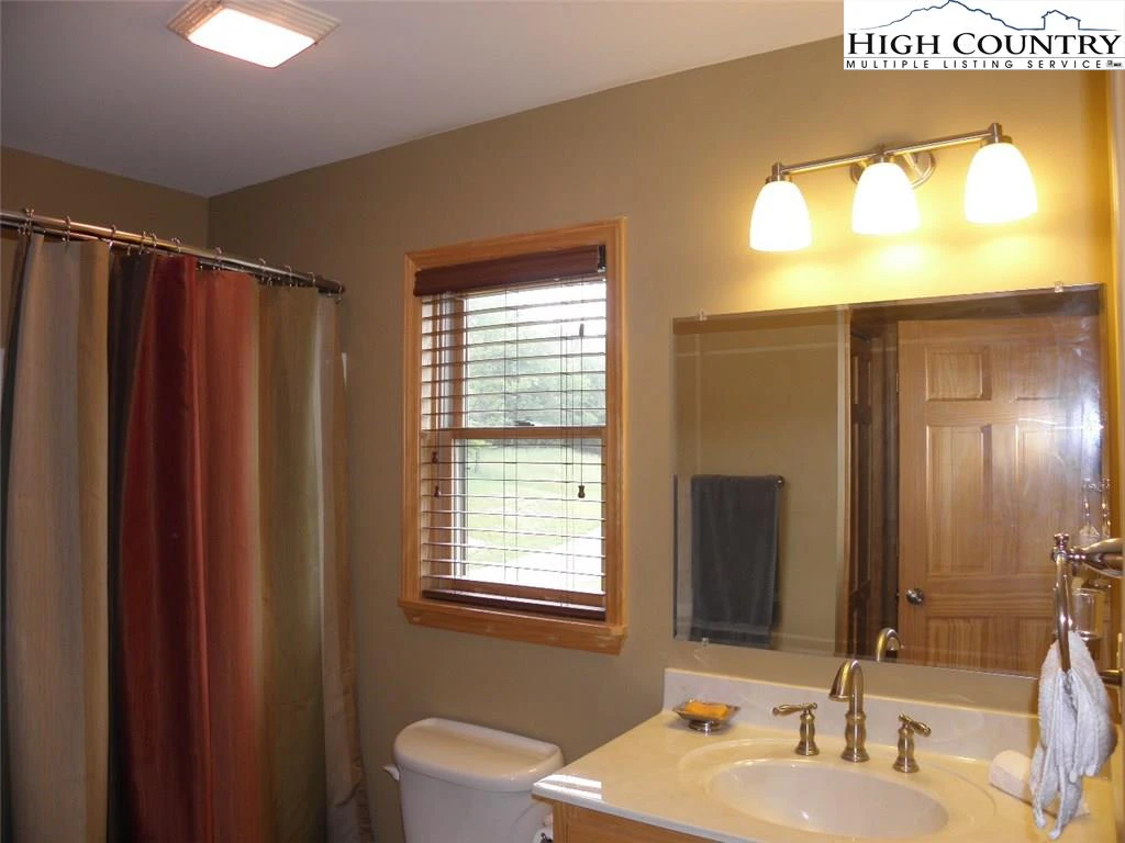Image number 4 for the current listing