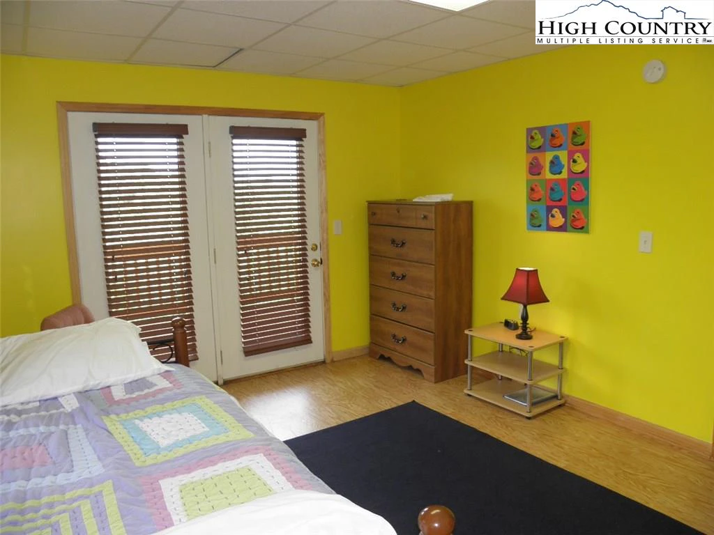 Image number 6 for the current listing