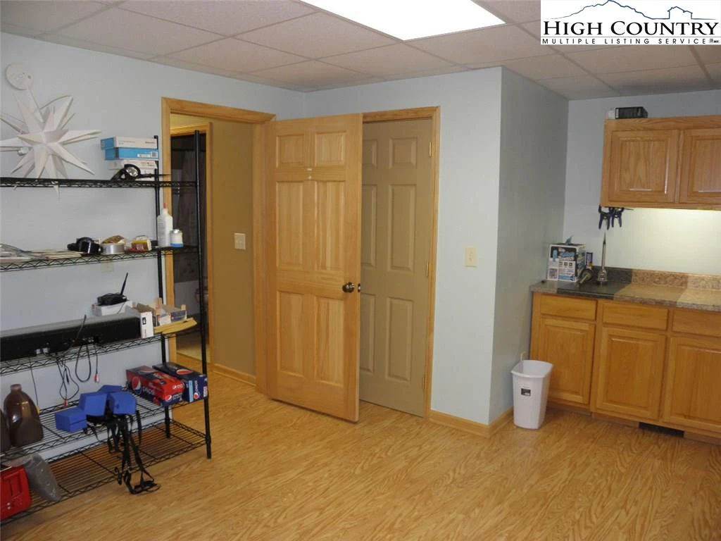 Image number 10 for the current listing