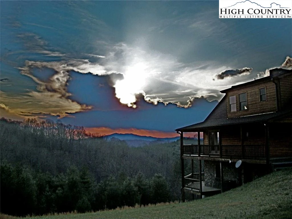 Image number 28 for the current listing