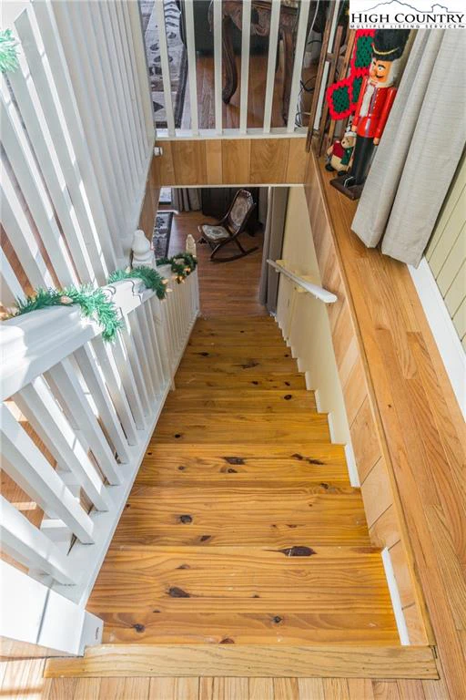 Image number 7 for the current listing