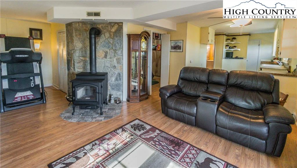Image number 9 for the current listing