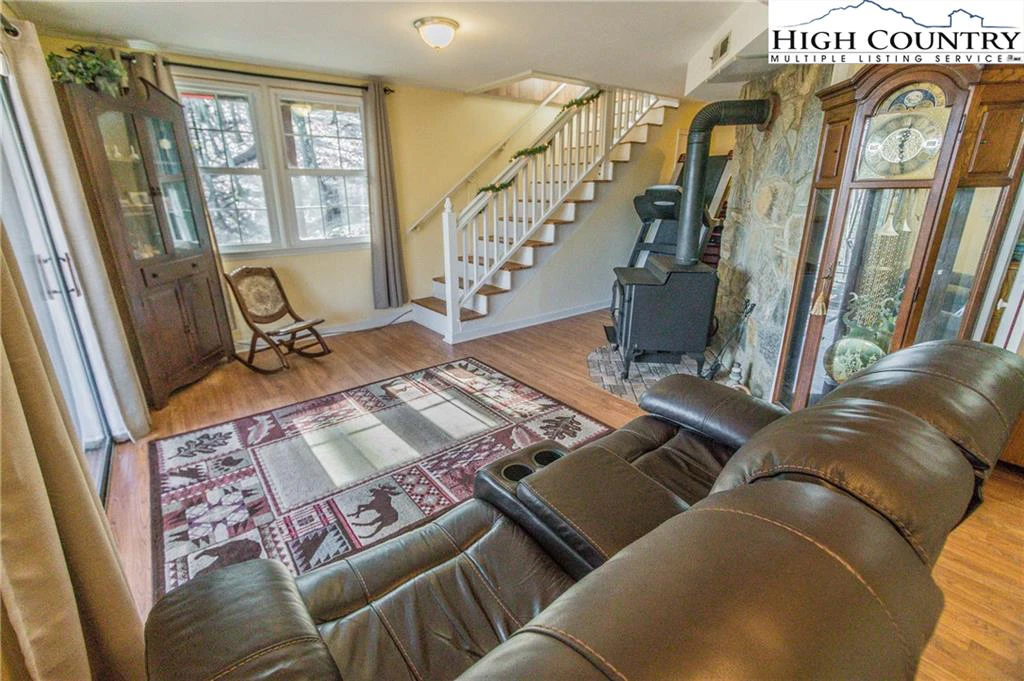 Image number 10 for the current listing