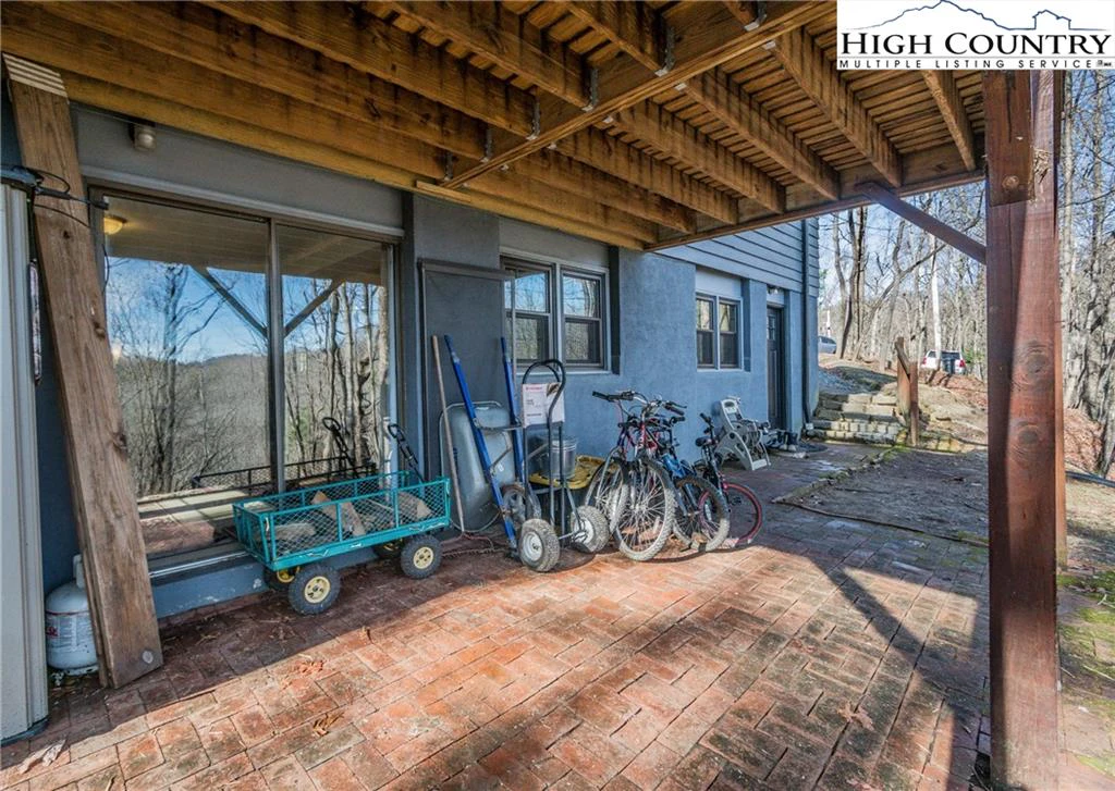Image number 2 for the current listing