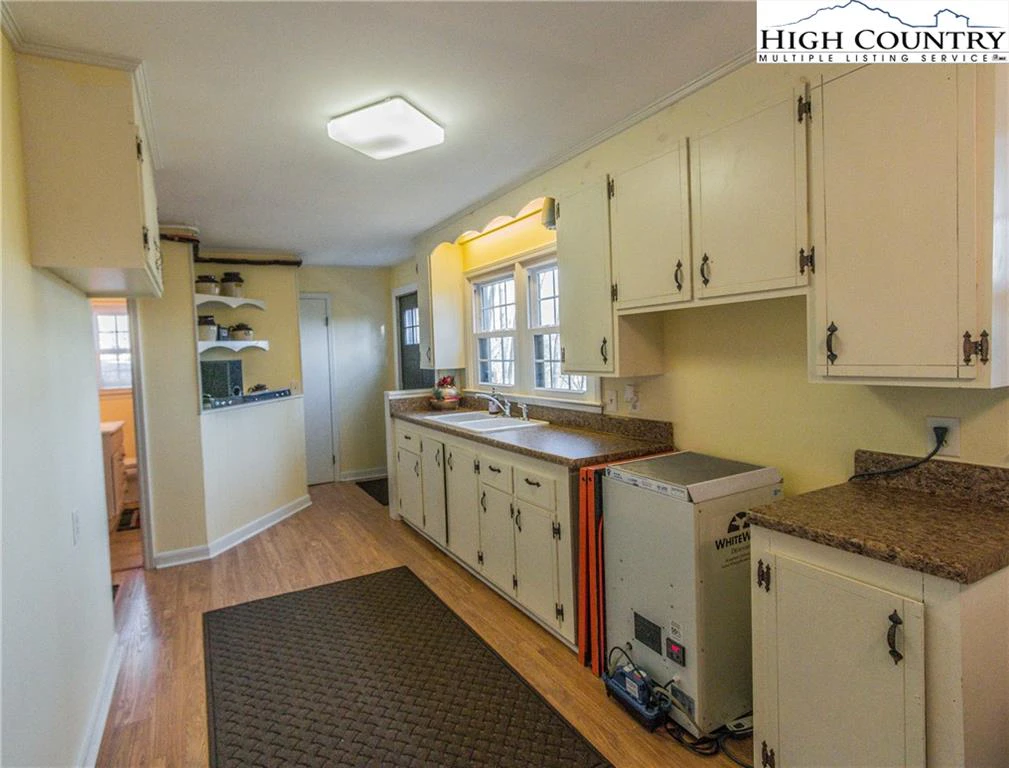 Image number 12 for the current listing