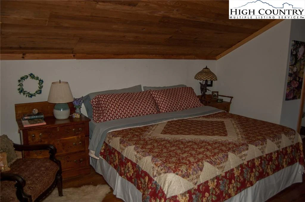Image number 9 for the current listing