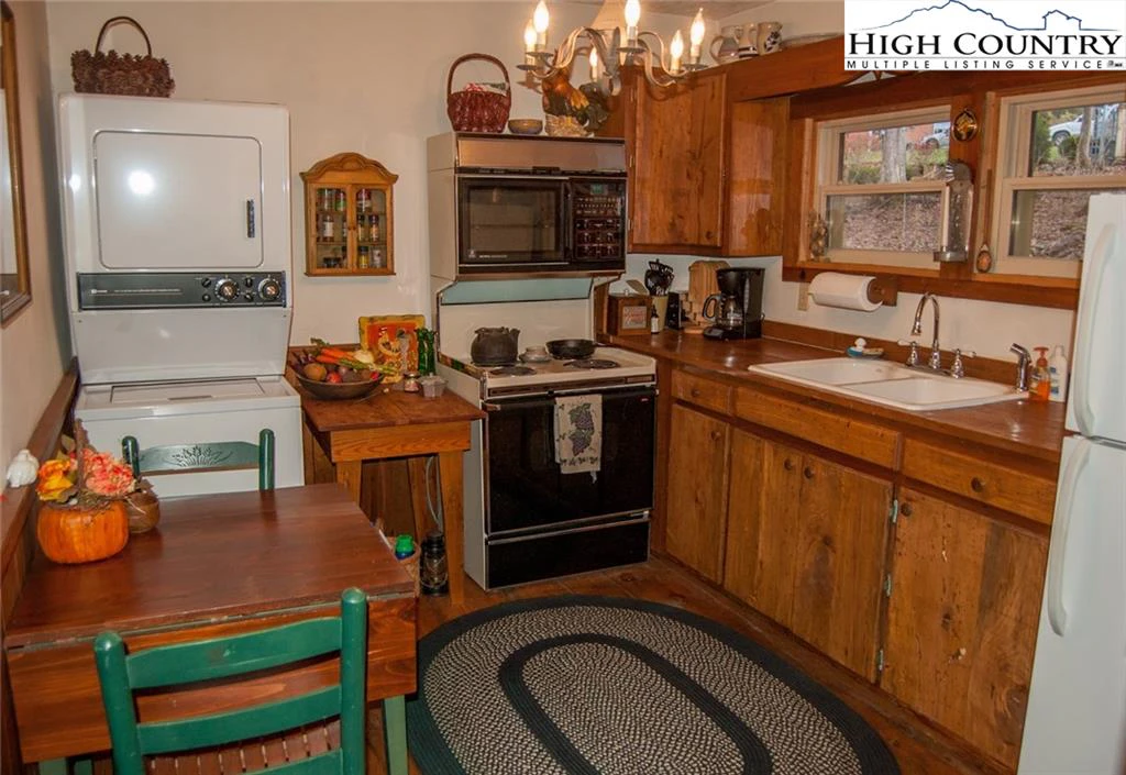 Image number 15 for the current listing