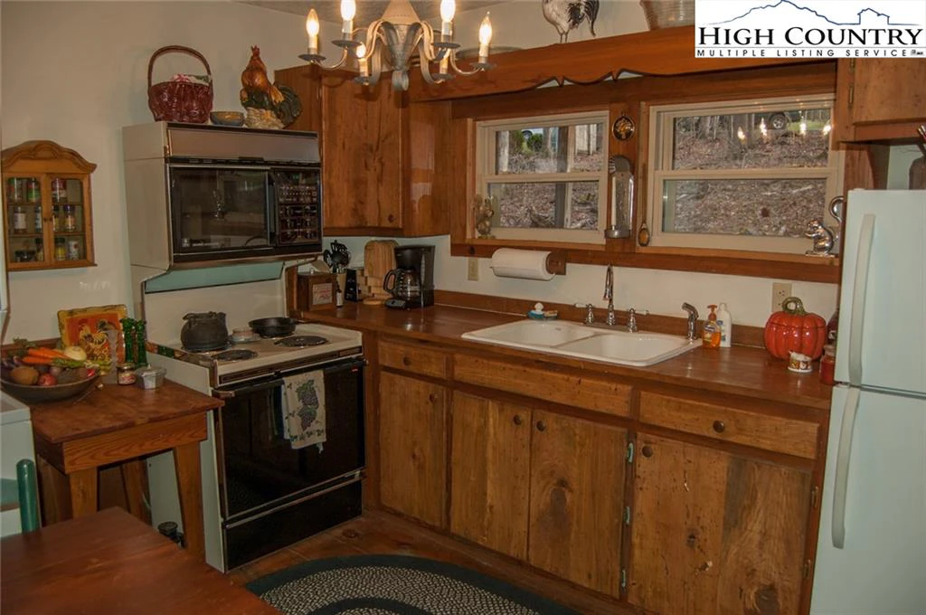 Image number 14 for the current listing
