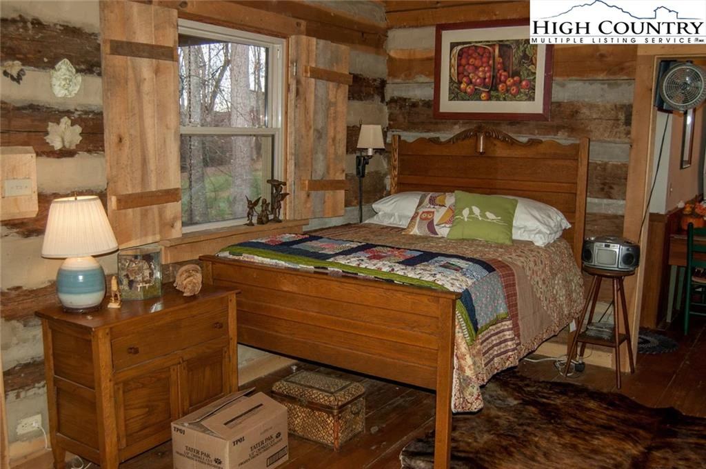 Image number 11 for the current listing