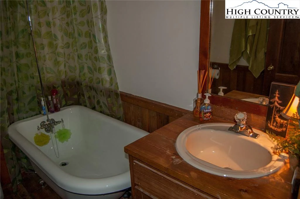Image number 2 for the current listing
