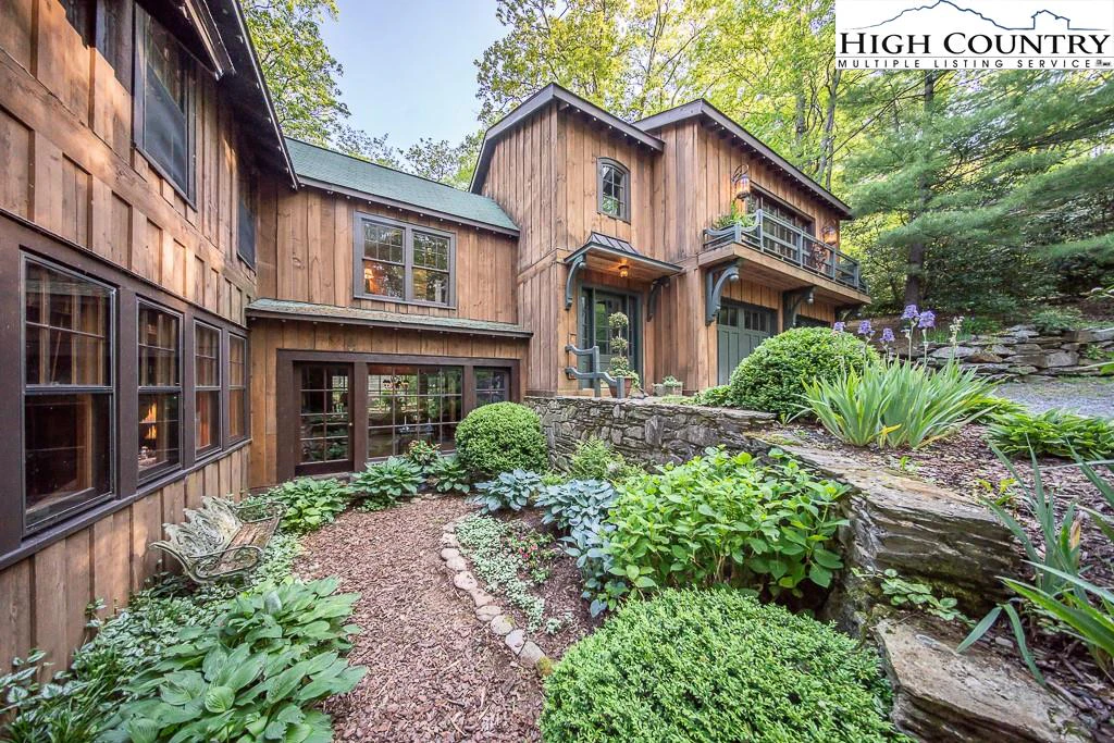 Image number 1 for the current listing