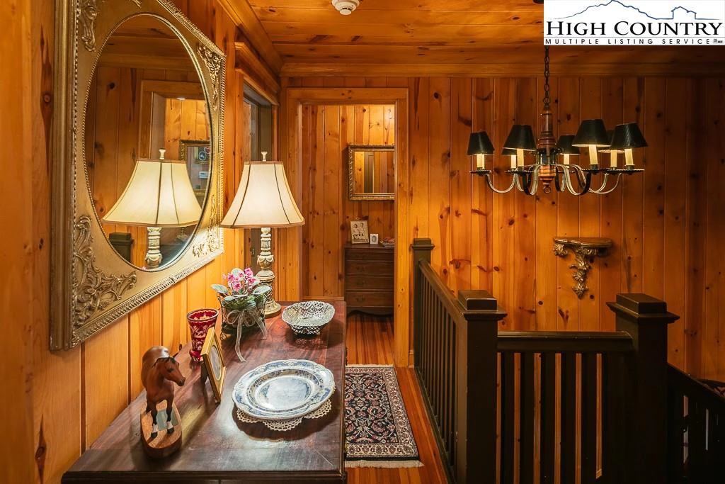 Image number 14 for the current listing