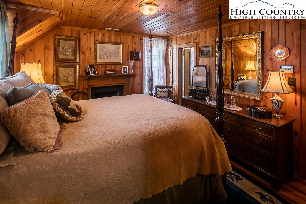 Image number 3 for the current listing