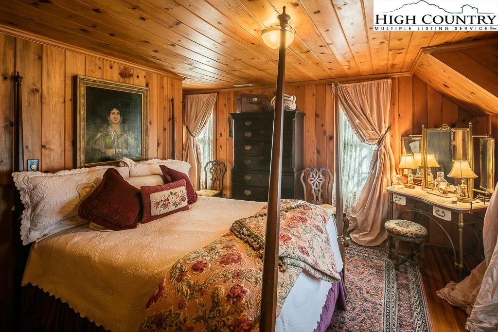 Image number 5 for the current listing