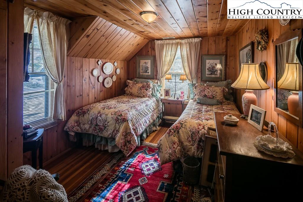 Image number 8 for the current listing