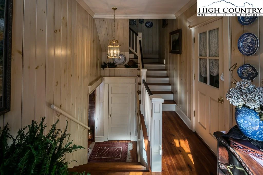 Image number 10 for the current listing
