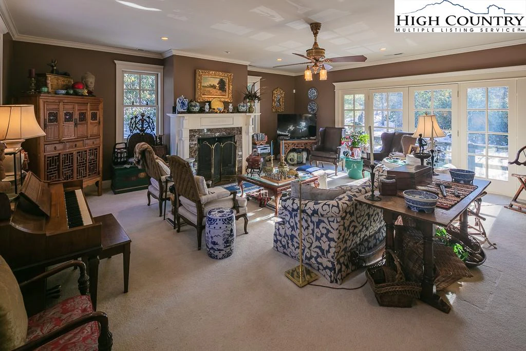 Image number 12 for the current listing