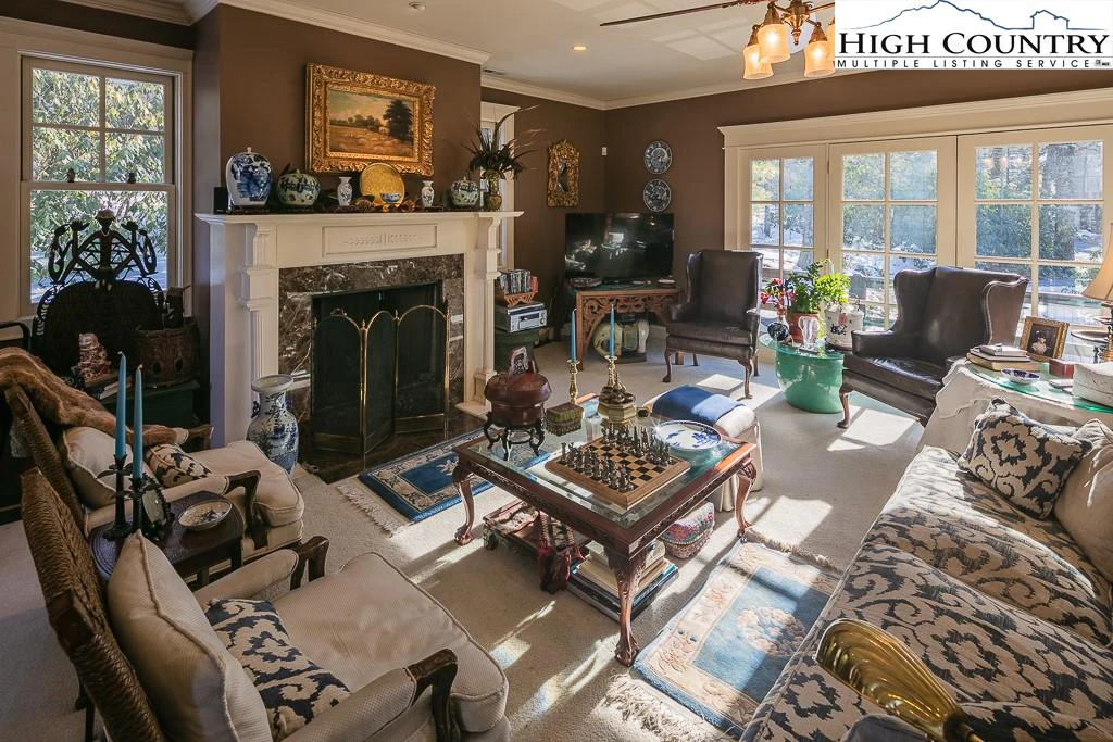 Image number 13 for the current listing