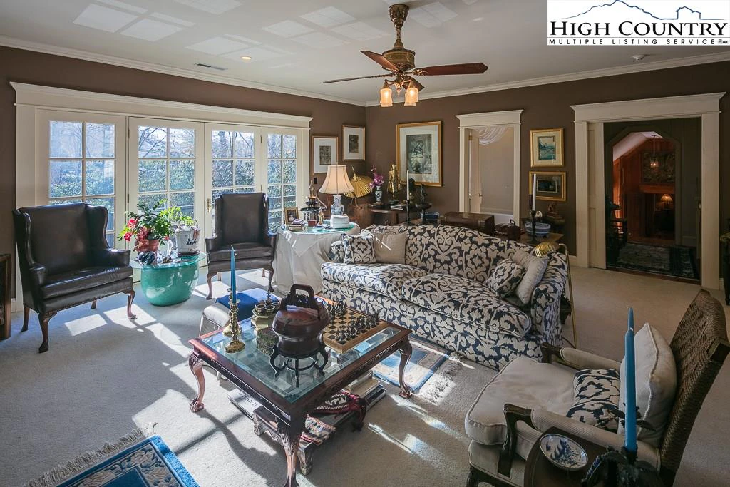 Image number 2 for the current listing