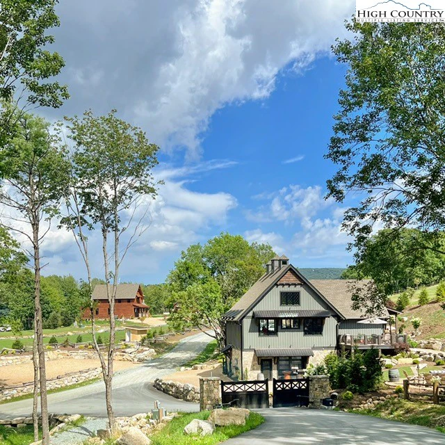 Image number 18 for the current listing
