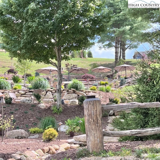 Image number 19 for the current listing