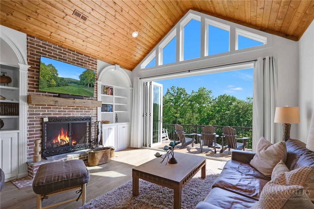 Image number 2 for the current listing