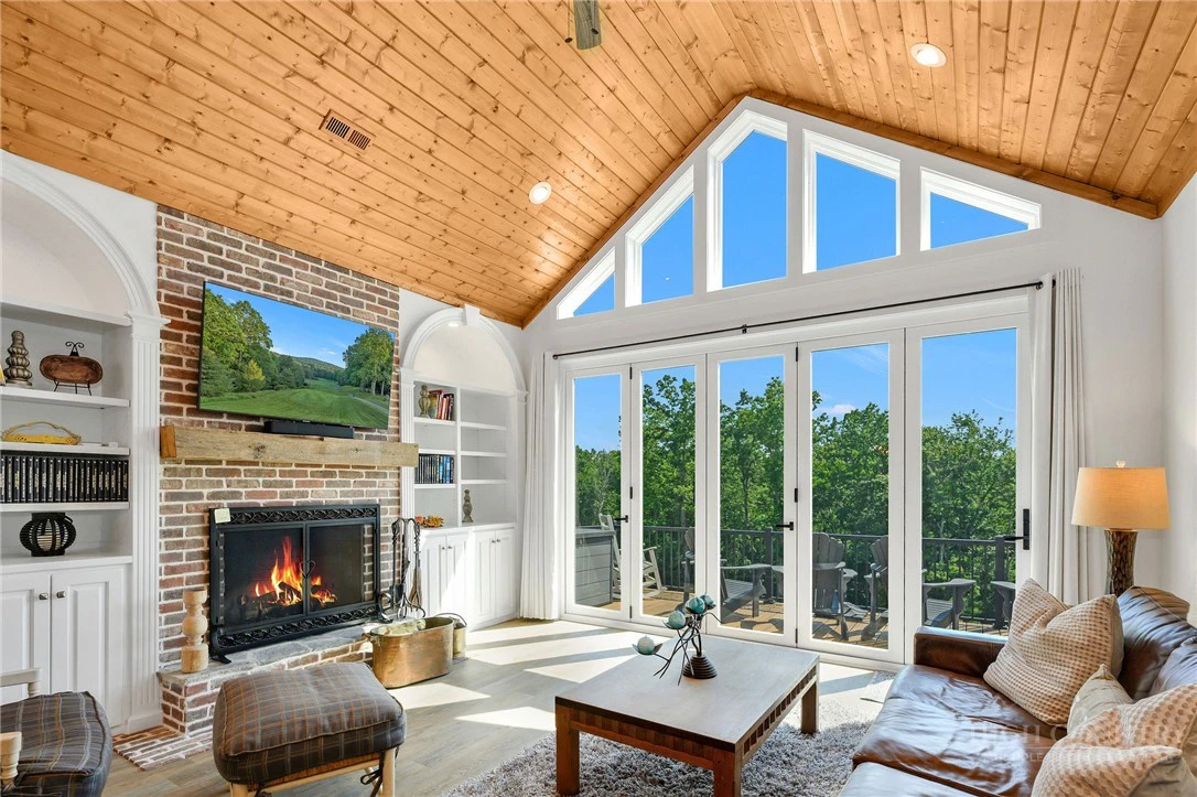 Image number 7 for the current listing