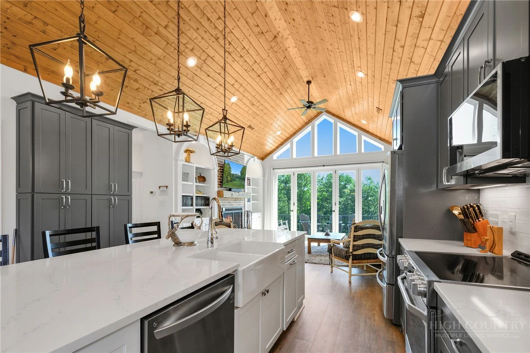 Image number 9 for the current listing