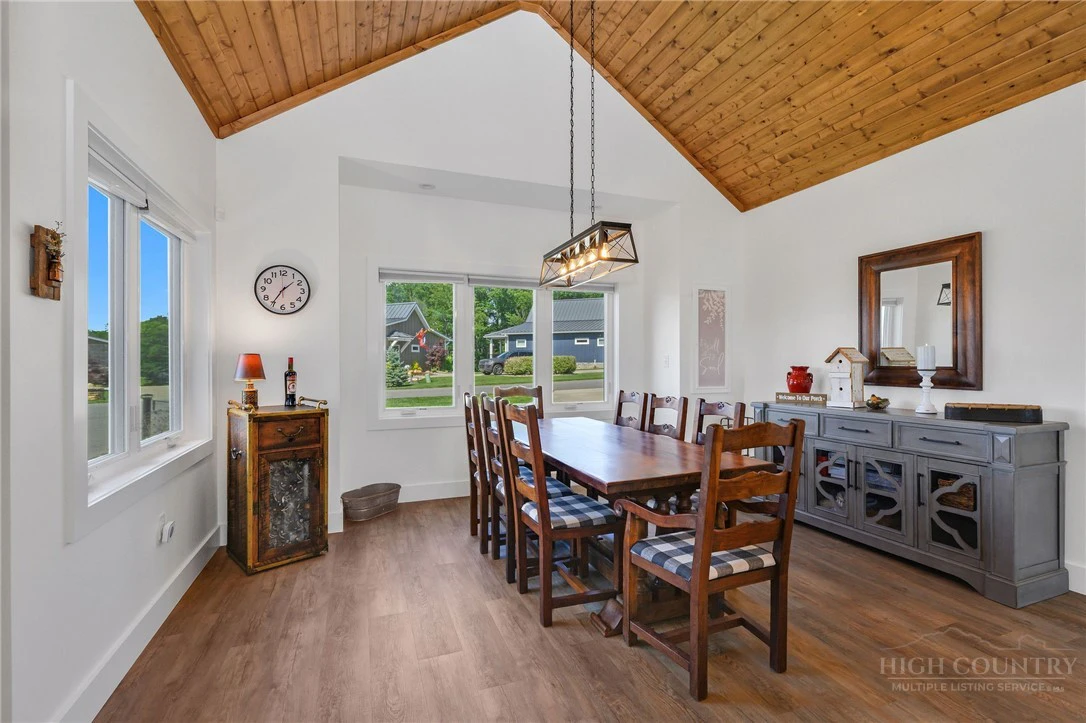 Image number 14 for the current listing