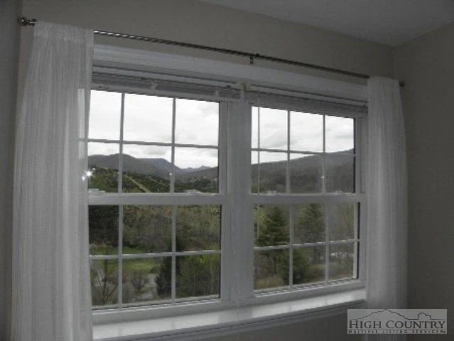 Image number 21 for the current listing