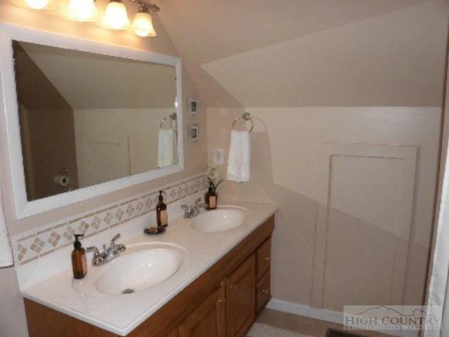 Image number 18 for the current listing