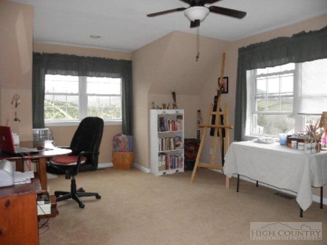 Image number 17 for the current listing