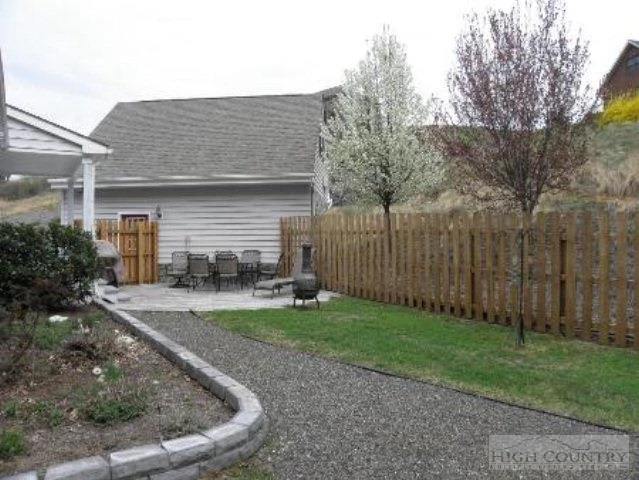 Image number 15 for the current listing