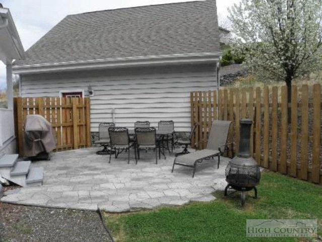 Image number 14 for the current listing