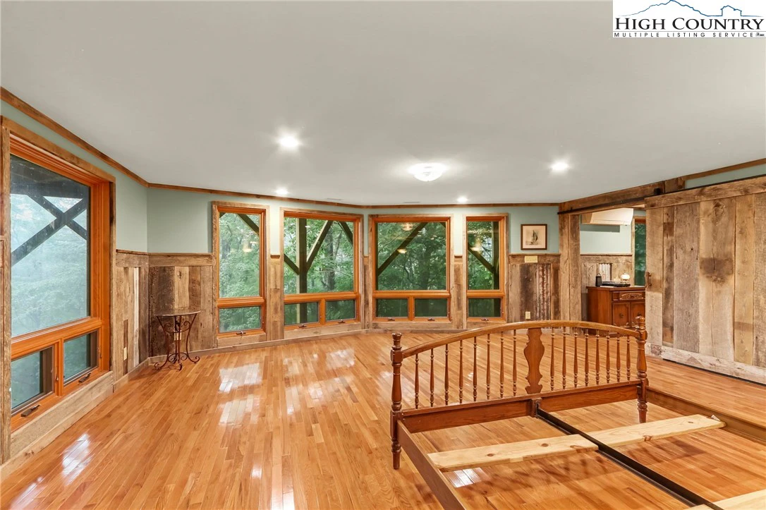 Image number 5 for the current listing