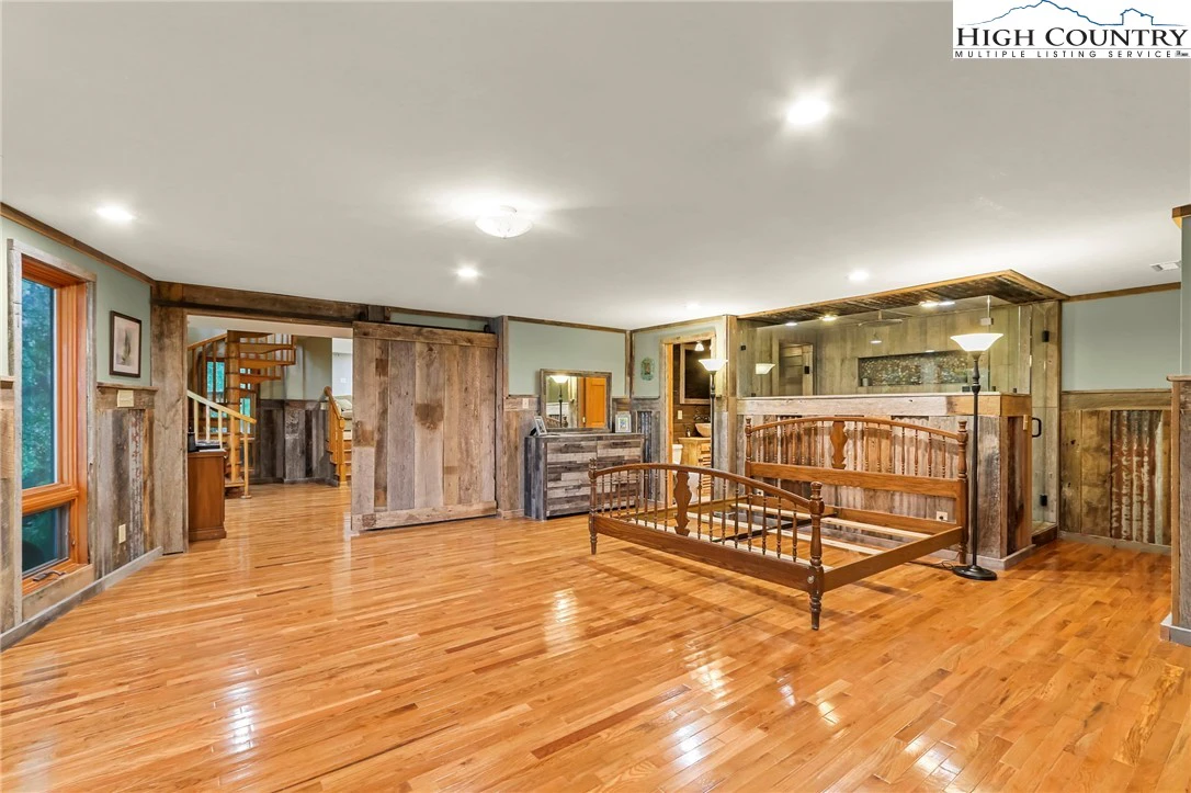 Image number 6 for the current listing