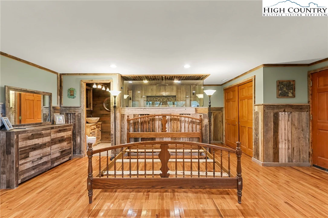 Image number 7 for the current listing
