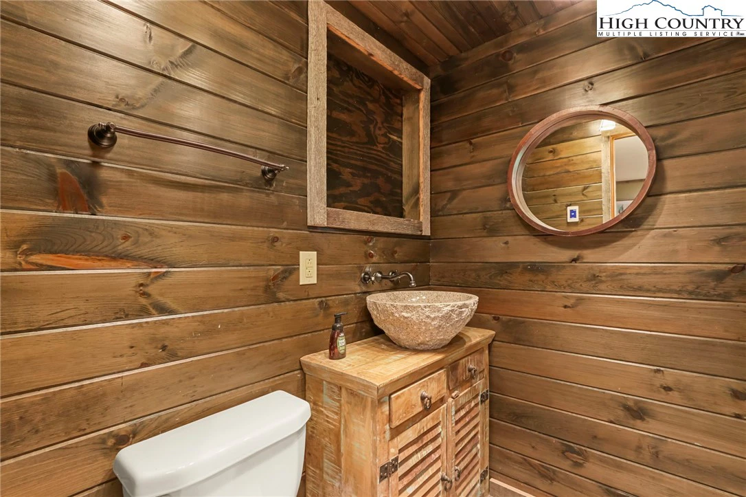 Image number 9 for the current listing