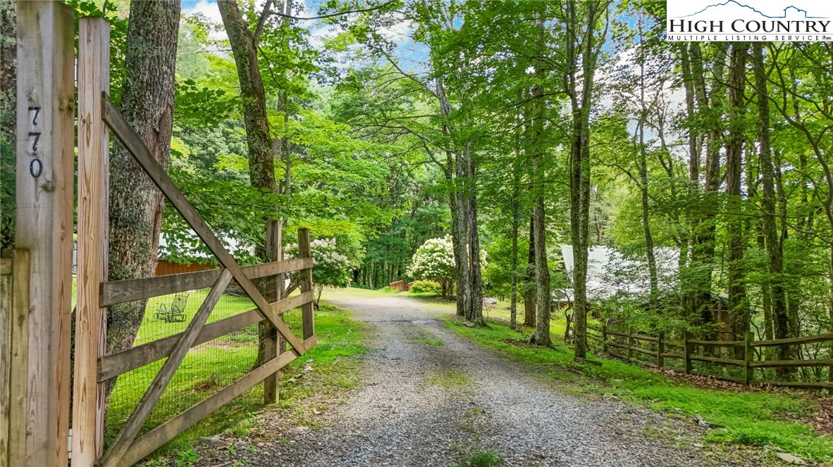 Image number 21 for the current listing