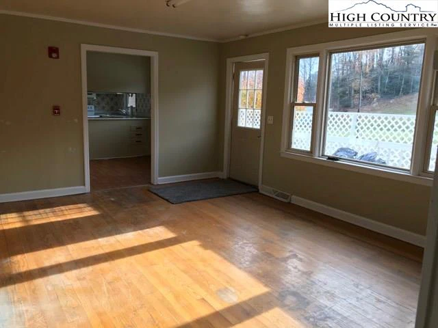Image number 4 for the current listing