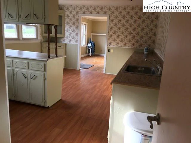 Image number 8 for the current listing