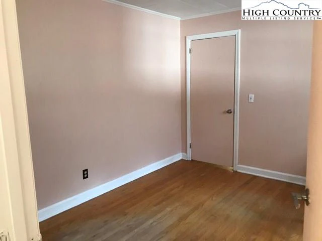 Image number 10 for the current listing