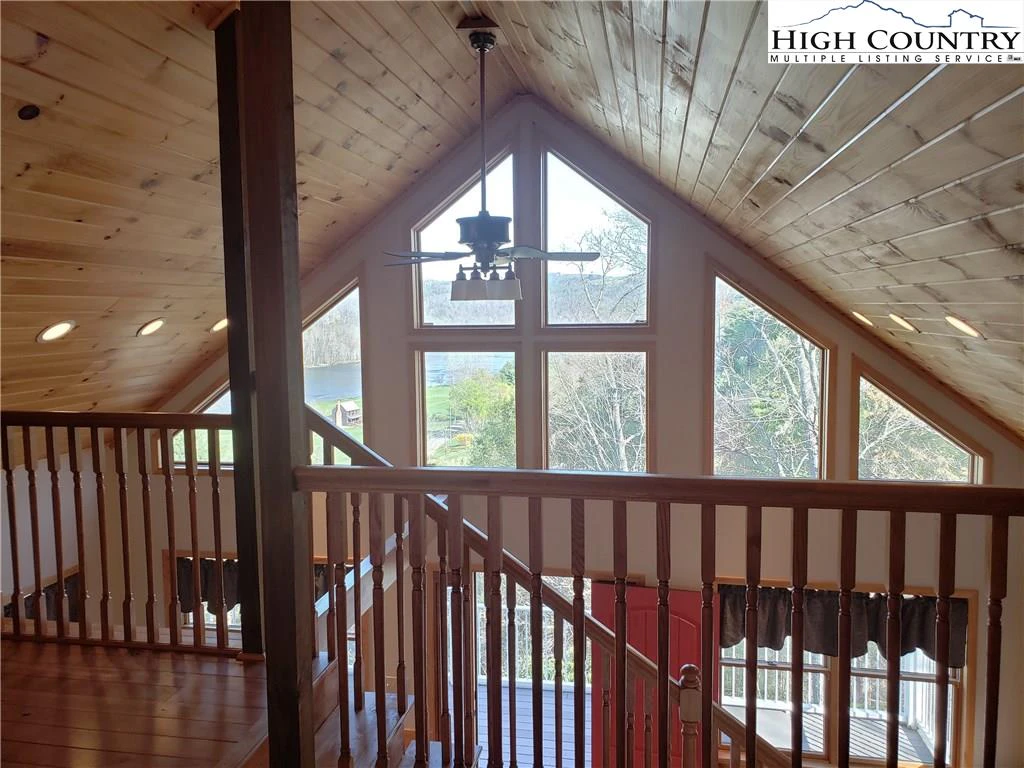 Image number 14 for the current listing