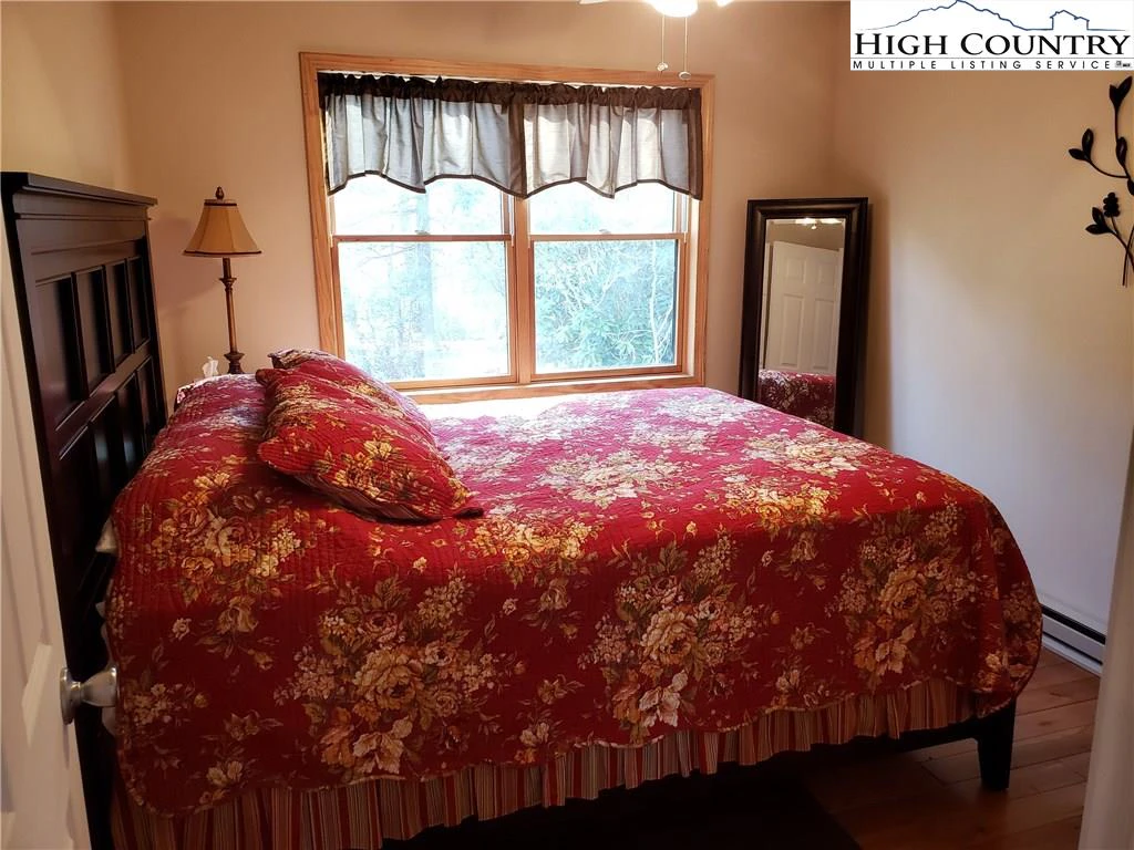 Image number 2 for the current listing