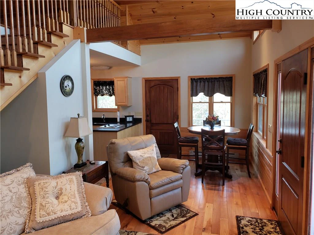 Image number 20 for the current listing