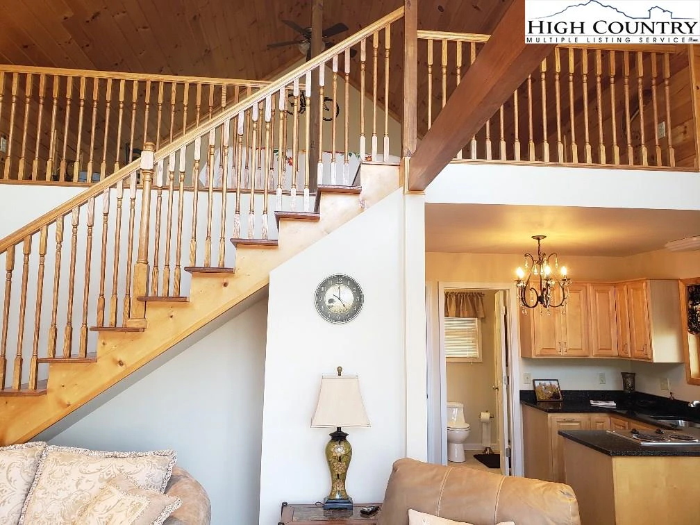 Image number 19 for the current listing