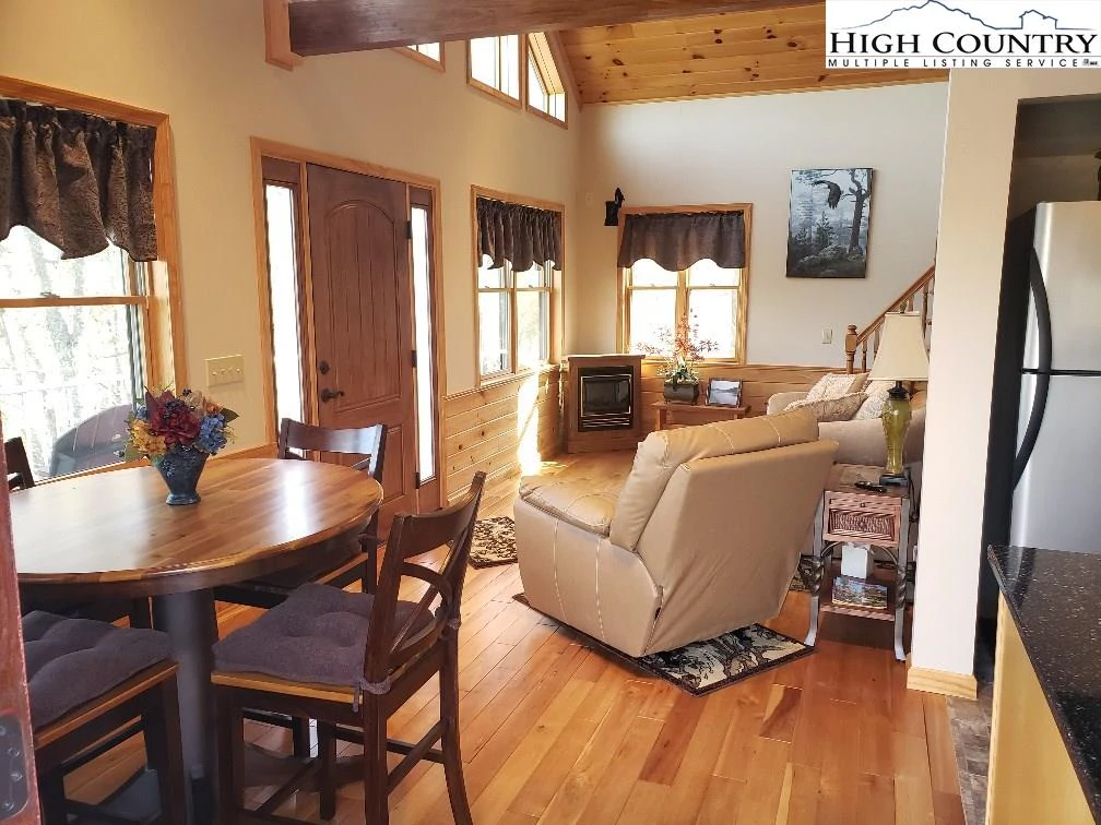 Image number 18 for the current listing