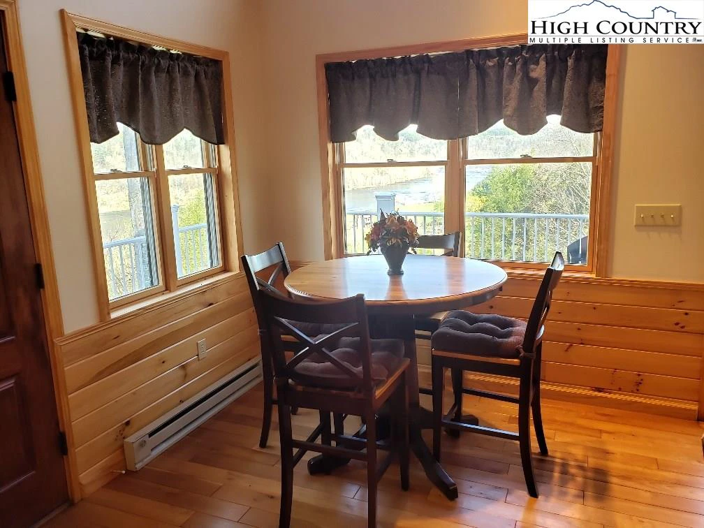 Image number 17 for the current listing
